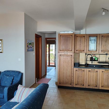 Navy Blue Apartment Nea Skioni Bagian luar foto