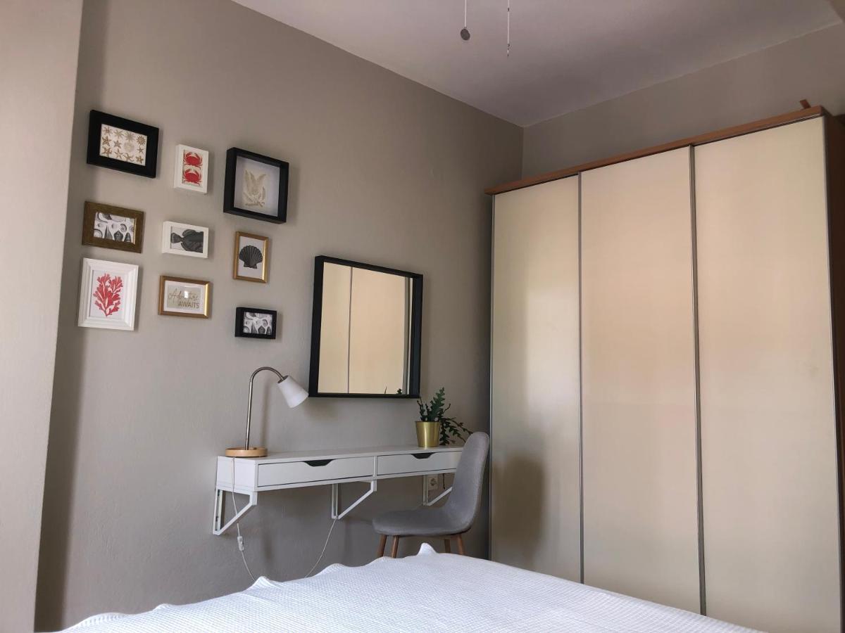 Navy Blue Apartment Nea Skioni Bagian luar foto