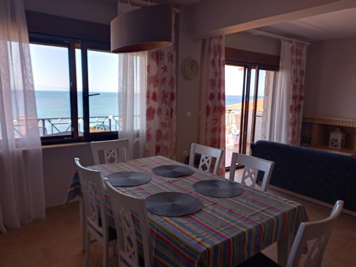 Navy Blue Apartment Nea Skioni Bagian luar foto
