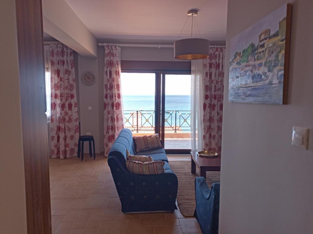 Navy Blue Apartment Nea Skioni Bagian luar foto
