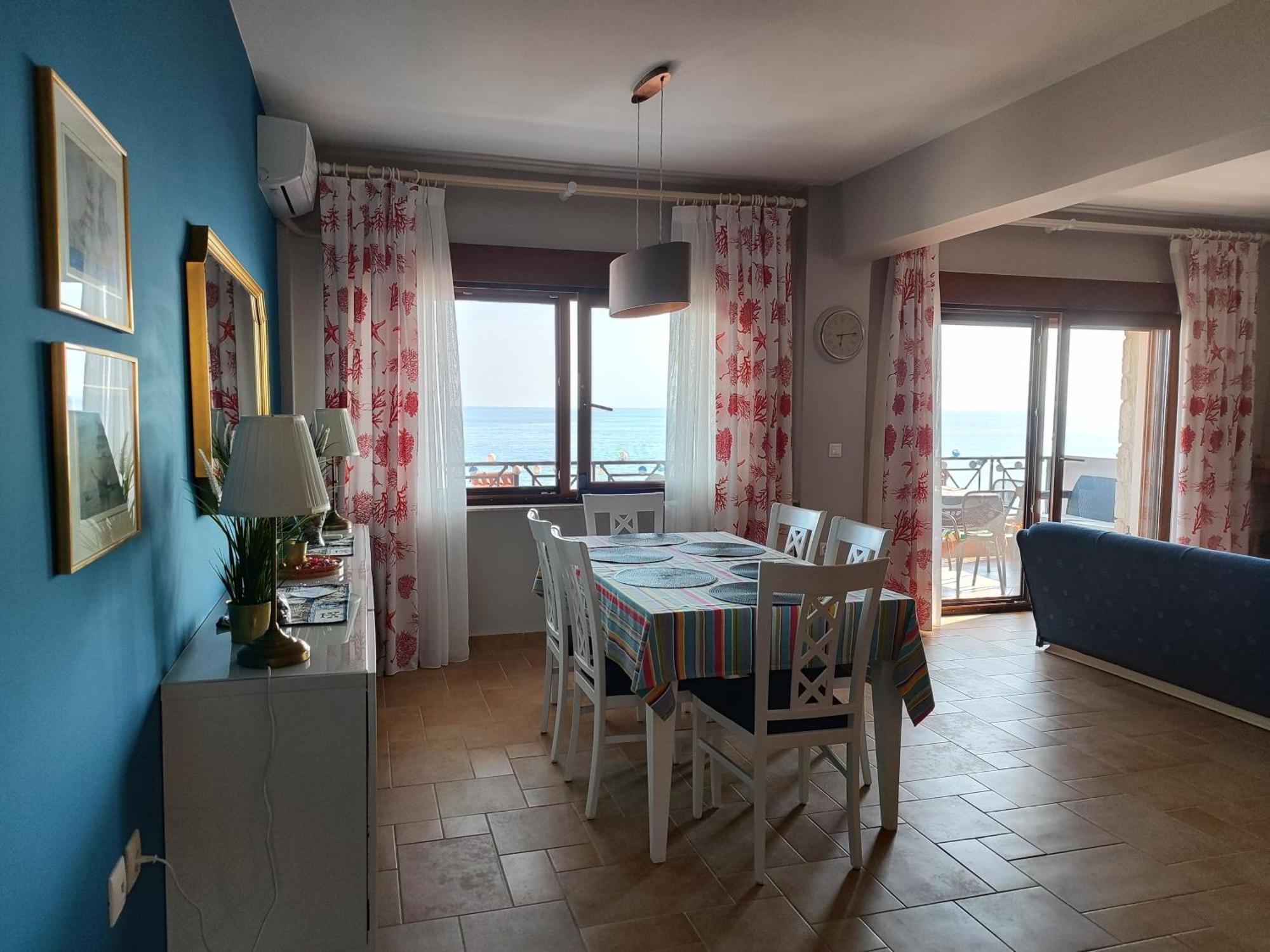 Navy Blue Apartment Nea Skioni Bagian luar foto