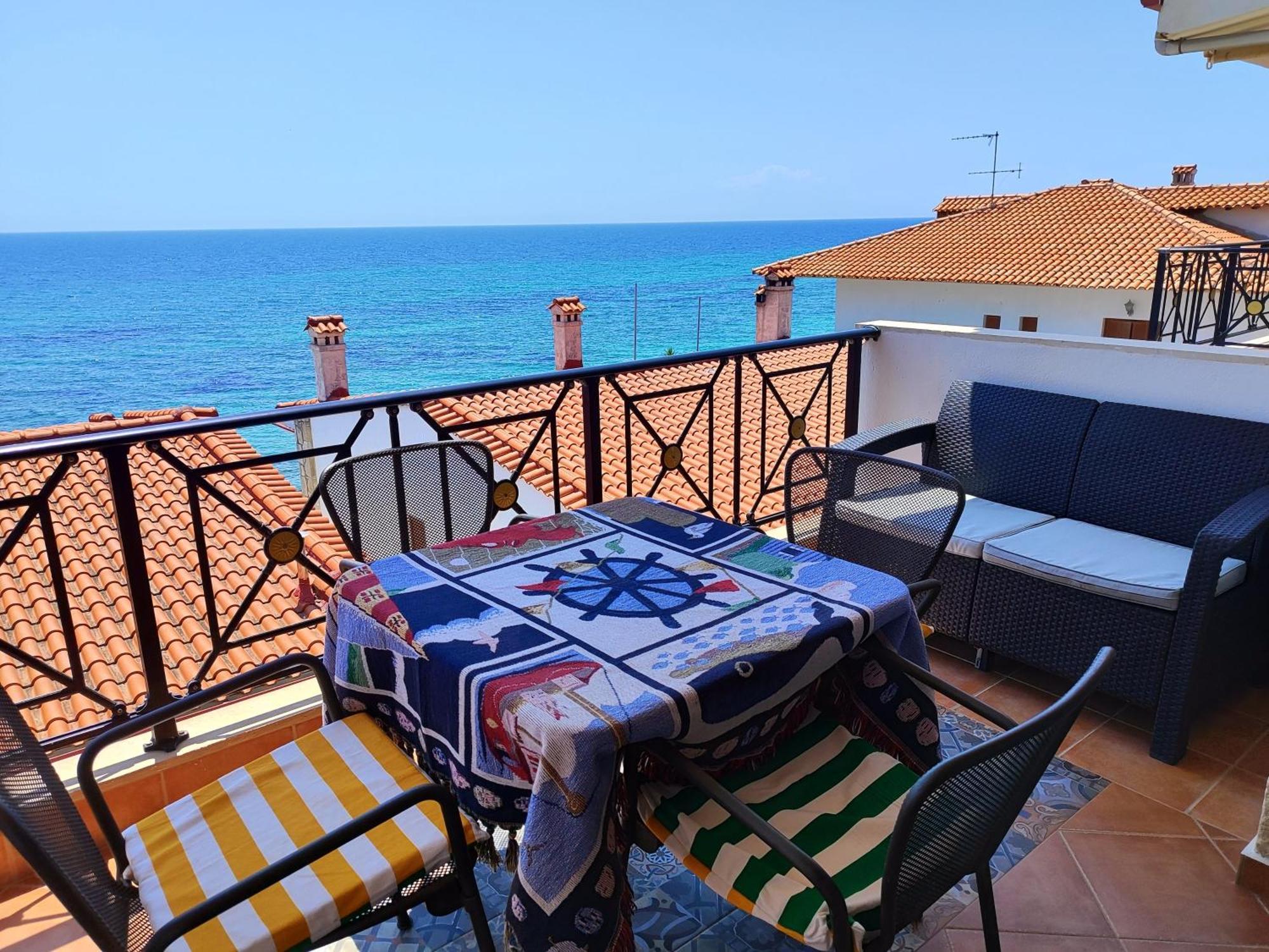 Navy Blue Apartment Nea Skioni Bagian luar foto