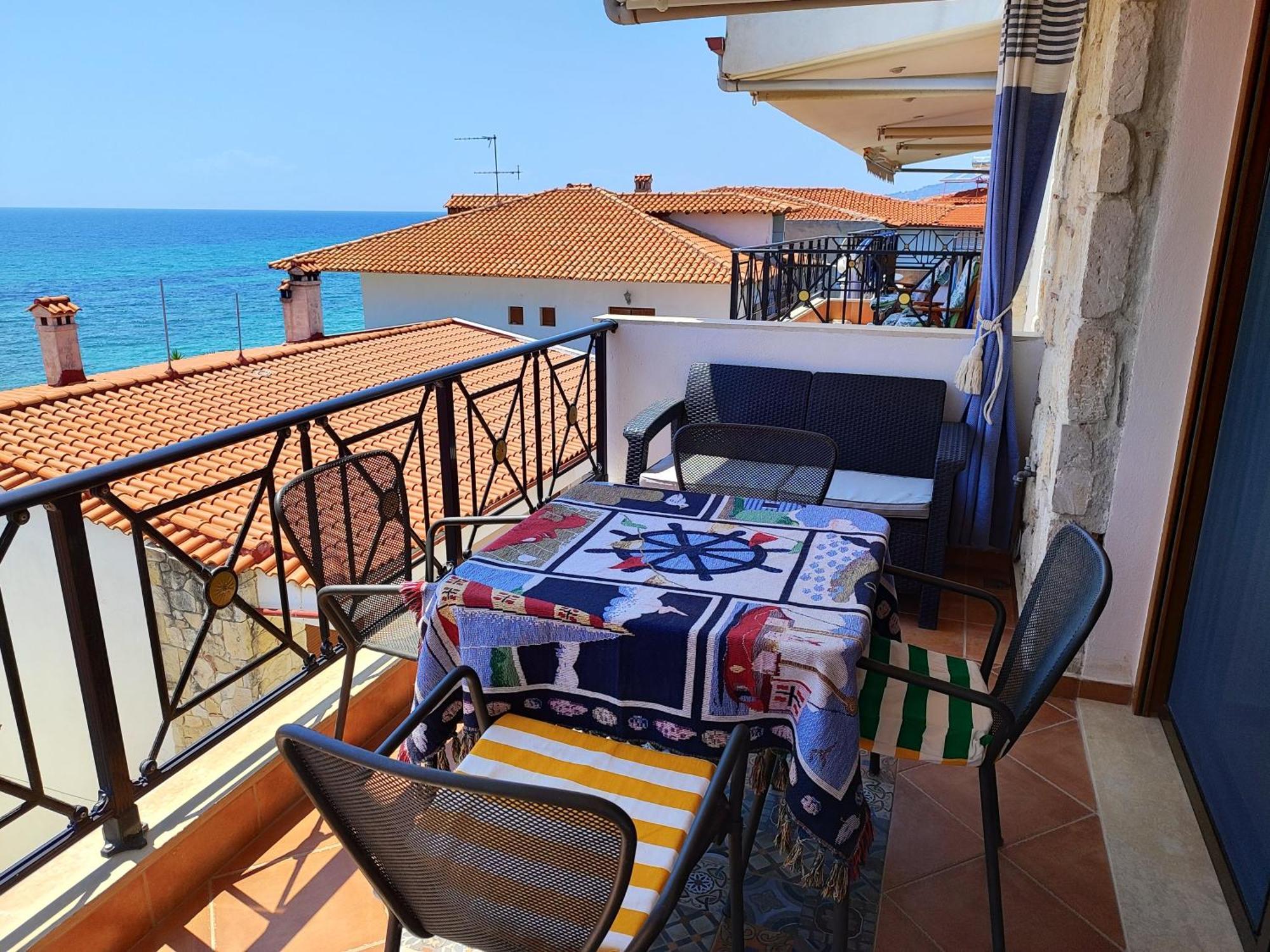 Navy Blue Apartment Nea Skioni Bagian luar foto